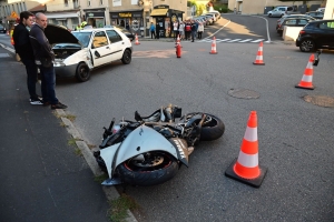 Monistrol-sur-Loire : deux blessés dans un choc entre une voiture et une moto en centre-ville