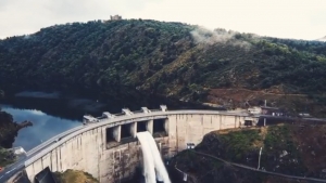 L&#039;ouverture des vannes du barrage de Grangent en vidéo