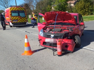 Sainte-Sigolène : deux voitures se percutent à un carrefour de la Départementale 44
