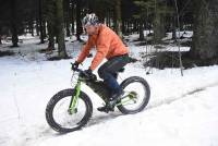 Mont Gerbier de Jonc : des casse-cous en vélo sur la neige (vidéo)