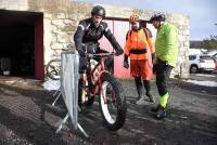 Mont Gerbier de Jonc : des casse-cous en vélo sur la neige (vidéo)