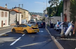 Le Puy-en-Velay : un spectaculaire accident dans l&#039;avenue Foch
