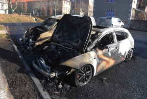 Retournac : les deux voitures du même propriétaire détruites dans un incendie