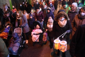 Monistrol-sur-Loire : la parade de Noël rassemble les familles et les super-héros