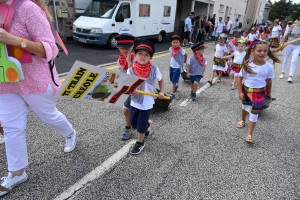 Sainte-Sigolène : près de 400 enfants défilent pour la kermesse de l&#039;école Saint-Joseph