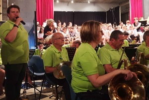 Montfaucon-en-Velay : les écoliers de Saint-Joseph chantent avec Velay Synergie