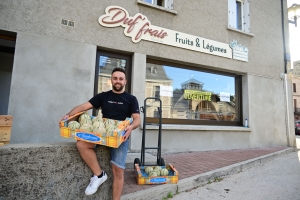 Dunières : à 24 ans, Hugo Cornut ouvre un commerce de fruits, légumes, fromages, épicerie fine