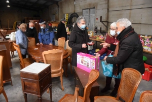 Monistrol-sur-Loire : la braderie des Amis du Grand Toukou bat son plein