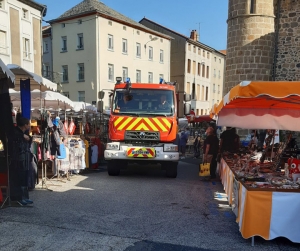Yssingeaux : les pompiers testent le passage des camions sur le marché