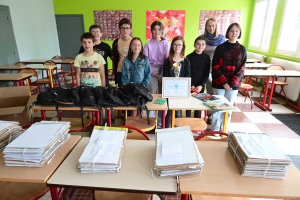 Monistrol-sur-Loire : des collégiens ont fabriqué 159 éco-blocs recyclés pour les 6e du Monteil