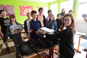 Monistrol-sur-Loire : des collégiens ont fabriqué 159 éco-blocs recyclés pour les 6e du Monteil