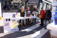 Yssingeaux : le Rotary Club a vendu 65 kg d&#039;oranges sur le marché