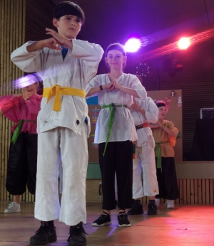 Saint-Didier-en-Velay : les écoliers remplissent le gymnase pour leur spectacle
