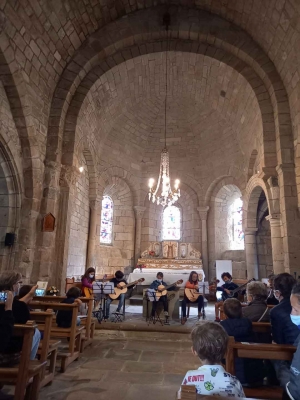 Saint-Pierre-Eynac : de jeunes musiciens se produisent dans le village