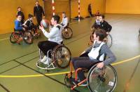 Des parties de basket en fauteuil ont été disputées dans le gymnase Montbarnier.