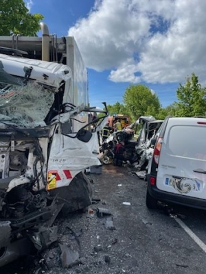 Craponne-sur-Arzon : quatre blessés dont un grave dans une collision entre un fourgon et un camion poubelle