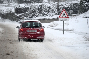 Neige, verglas : un lundi parfois difficile sur les routes de Haute-Loire
