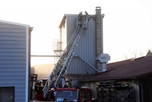 Dunières : un incendie prend dans un silo à sciure d&#039;une menuiserie