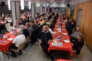 Retournac : 250 personnes âgées au repas et thé dansant de Noël