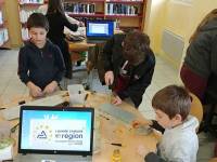 Saint-Jeures : des enfants jouent les apprentis scientifiques sur un clavier d&#039;ordinateur