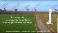La publicité imaginée par la Maison du tourisme.|Un troisième panneau apparaît pour vanter les produits du terroir de la Haute-Loire.||