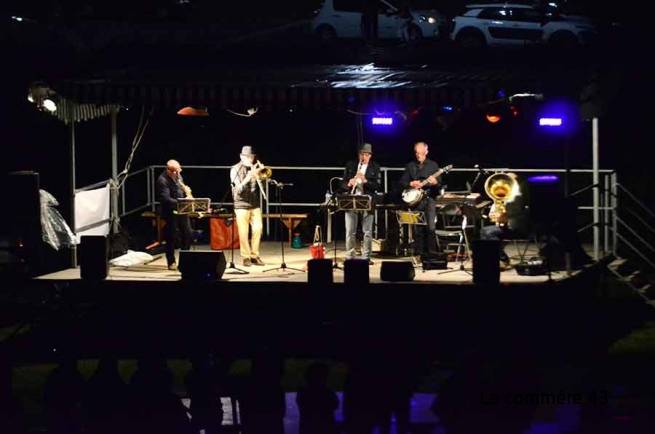 Les formations issues de Jazz en Velay sont régulièrement invitées sur le Haut-Lignon, ici le  Happy hot jazz band, au pré Chaudier au Chambon pour la Fête de la musique.|||
