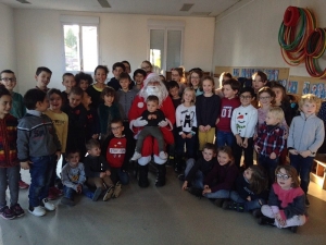 Montfaucon-en-Velay : le Père Noël rend visite aux deux écoles