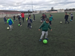 Football en CP à l’école Notre Dame-du-château à Monistrol-sur-Loire